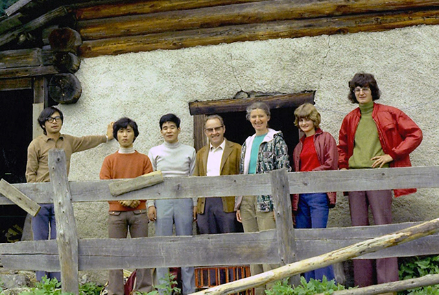 Hayao Miyazaki, Yoichi Kotabe e Isao Takahata in visita alla casa del nonno di Heidi, sulle Alpi svizzere